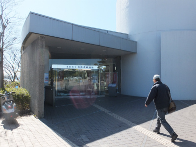 立派な資料館の入り口